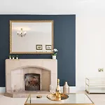 Stunning 2 Bedroom In Fantastic Location *