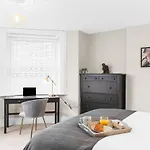 Stunning 2 Bedroom In Fantastic Location شقة