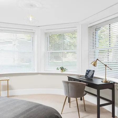 Stunning 2 Bedroom In Fantastic Location *