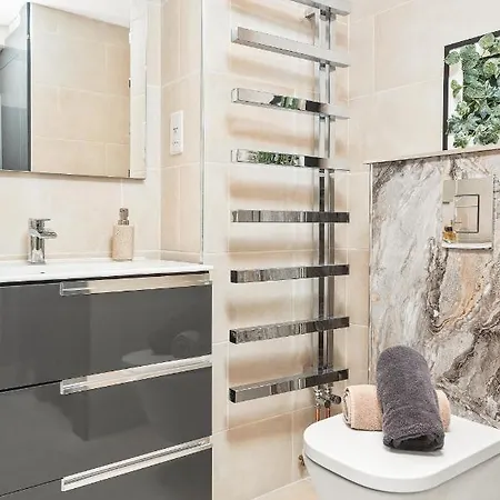 شقة Stunning 2 Bedroom In Fantastic Location