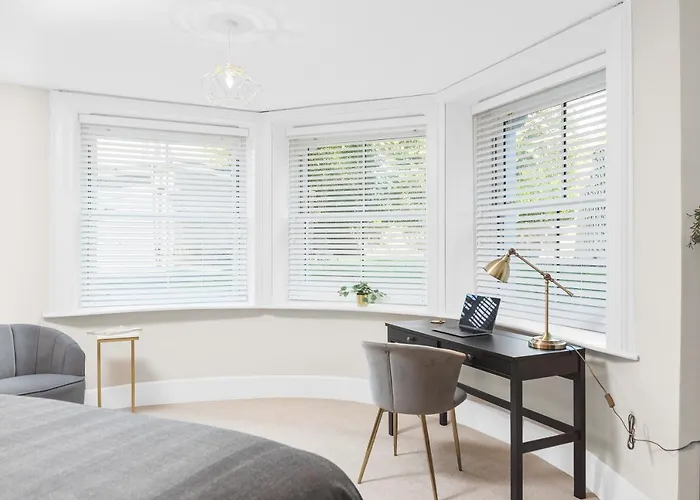 Stunning 2 Bedroom In Fantastic Location *