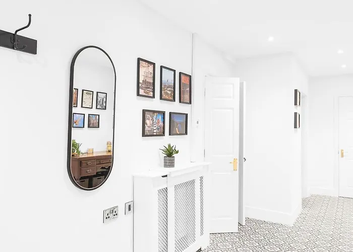 Stunning 2 Bedroom In Fantastic Location *