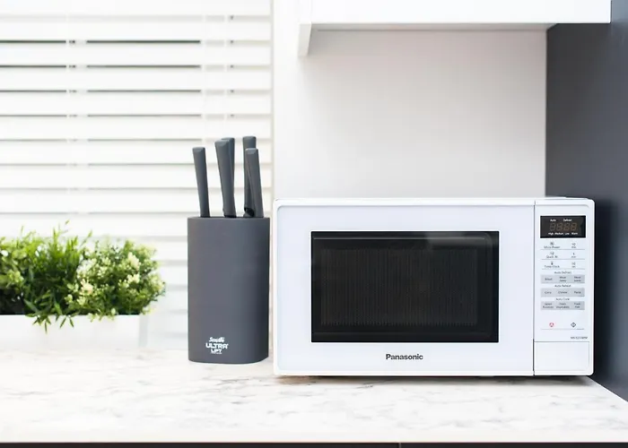 Stunning 2 Bedroom In Fantastic Location *