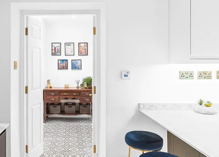 Stunning 2 Bedroom In Fantastic Location Lägenhet