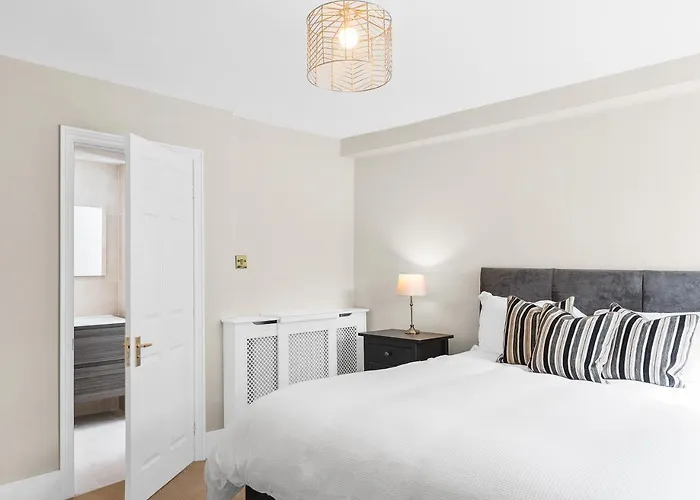 Stunning 2 Bedroom In Fantastic Location *