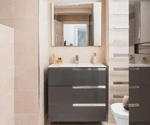 Stunning 2 Bedroom In Fantastic Location Apartmán *