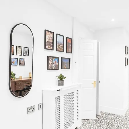 Stunning 2 Bedroom In Fantastic Location *