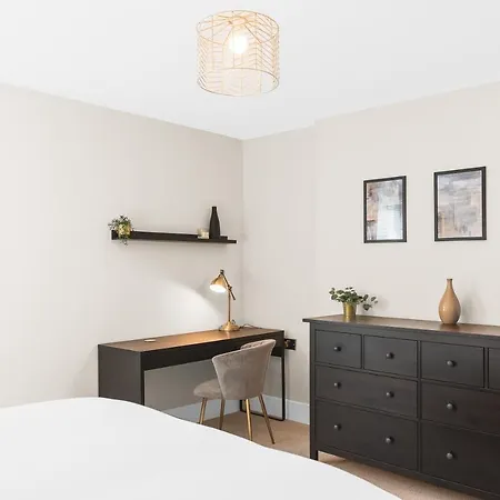 Stunning 2 Bedroom In Fantastic Location * Bristol