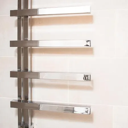 Stunning 2 Bedroom In Fantastic Location *