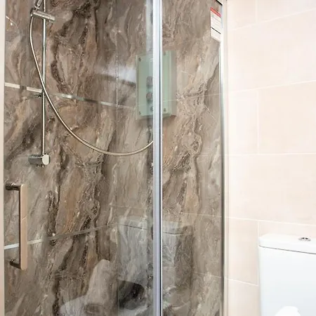 Daire Stunning 2 Bedroom In Fantastic Location *