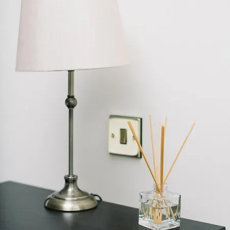 Stunning 2 Bedroom In Fantastic Location * Bristol