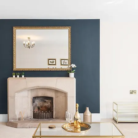 Stunning 2 Bedroom In Fantastic Location *