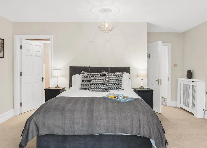 Stunning 2 Bedroom In Fantastic Location * Bristol