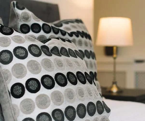 Stunning 2 Bedroom In Fantastic Location Apartment